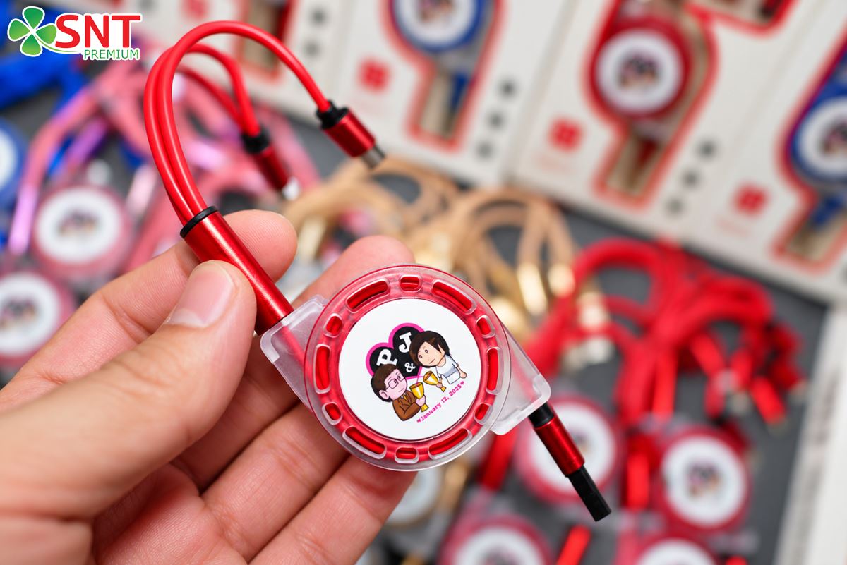 3-in-1-retractable-charging-cable-custom-logo-sticker1