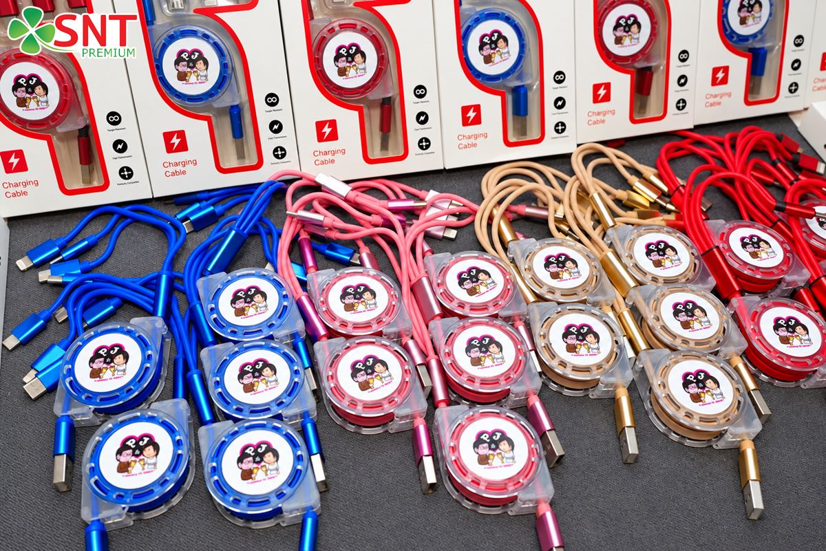 3-in-1-retractable-charging-cable-custom-logo-sticker5