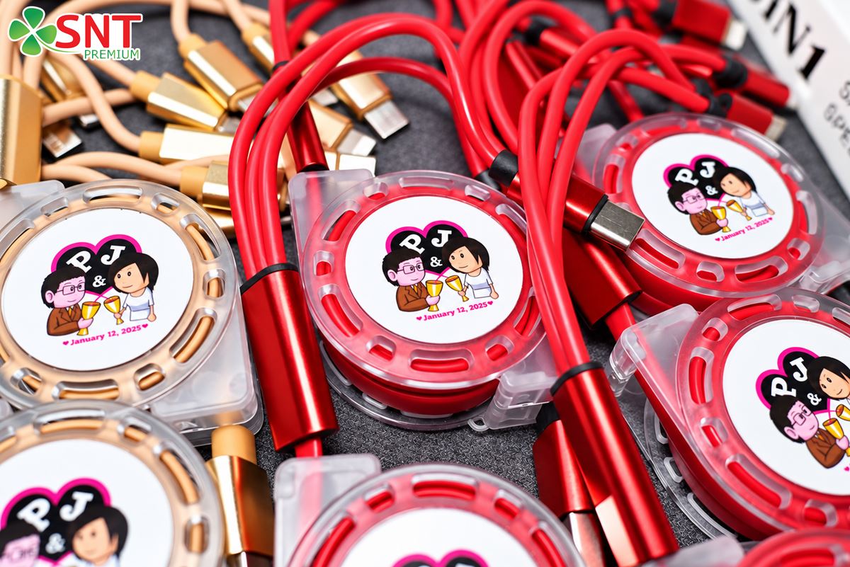 3-in-1-retractable-charging-cable-custom-logo-sticker6