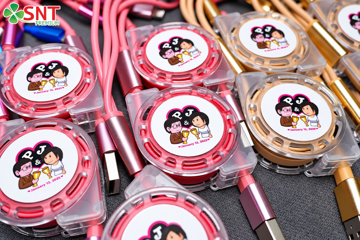 3-in-1-retractable-charging-cable-custom-logo-sticker7